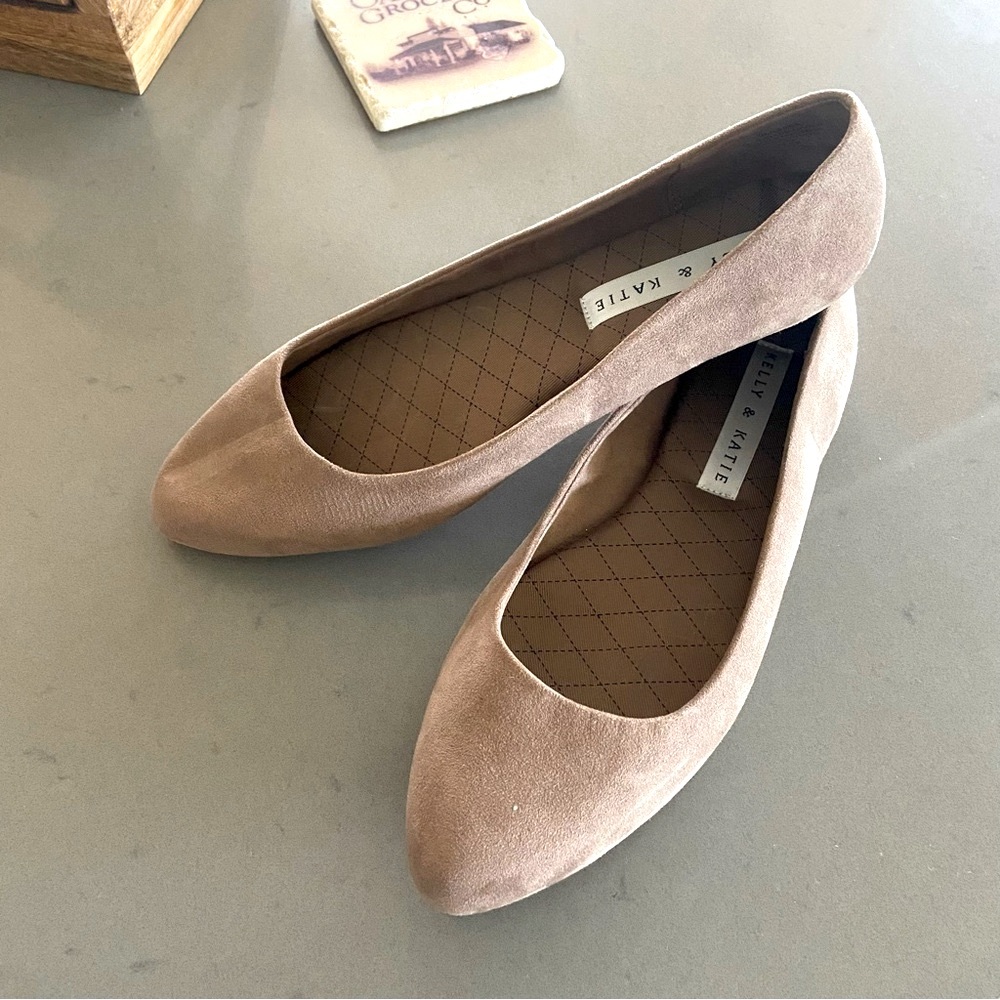 Kelly & Katie Pirassa Ballet Flat 8.5 Taupe